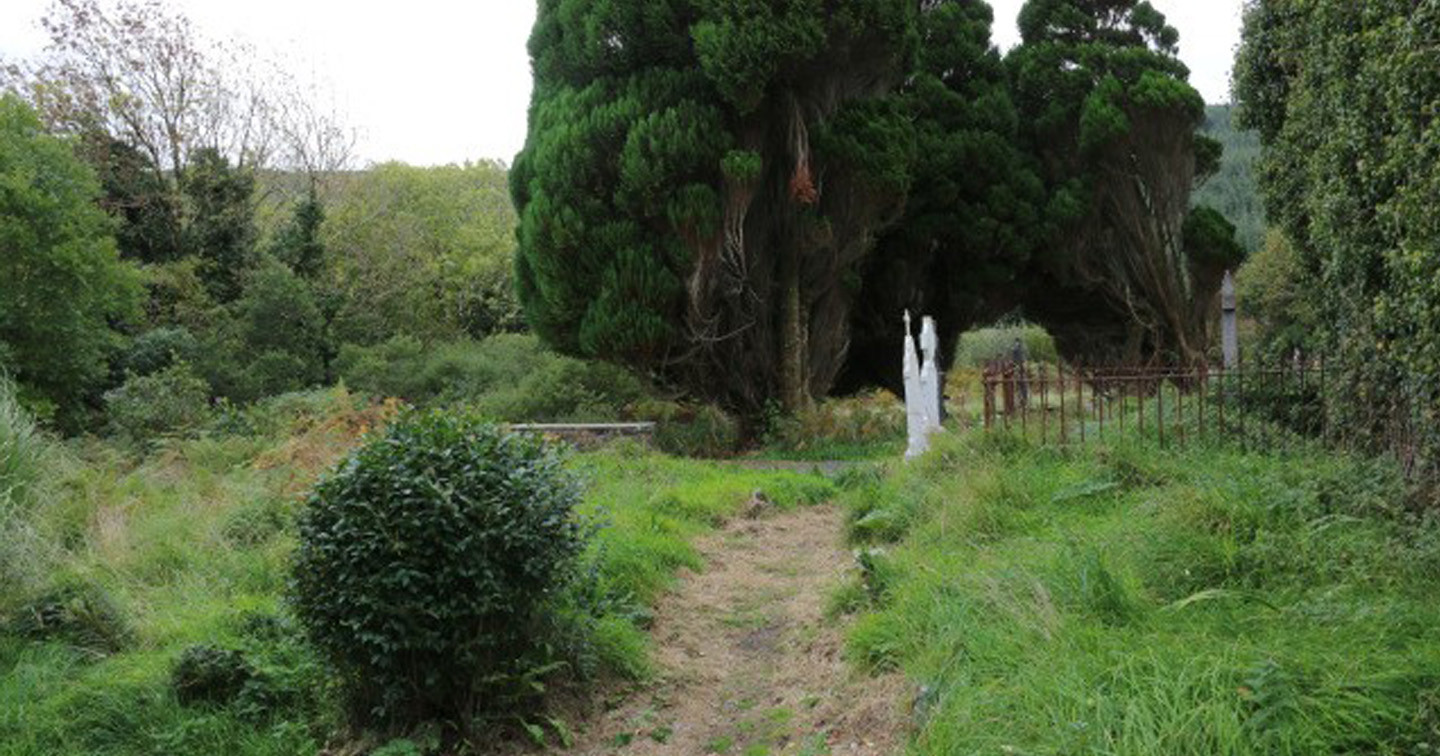 The path through Maulinward Burial Ground.