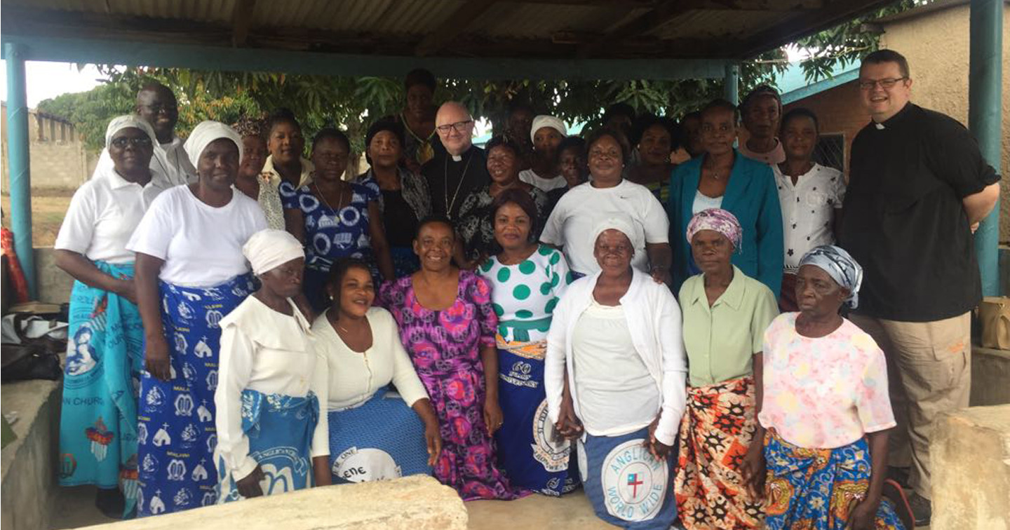 Archbishop Chama, Archbishop Clarke and the Revd Adrian Dorrian with the Mothers’ Union of St John’s, Chingola.
