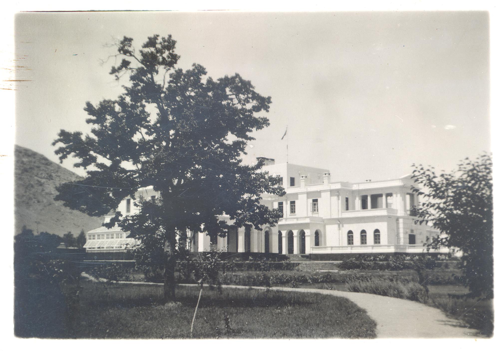 The photograph of the British Legation in Kabul that was inserted into Eleanor Draper's copy of the 'BCP'
