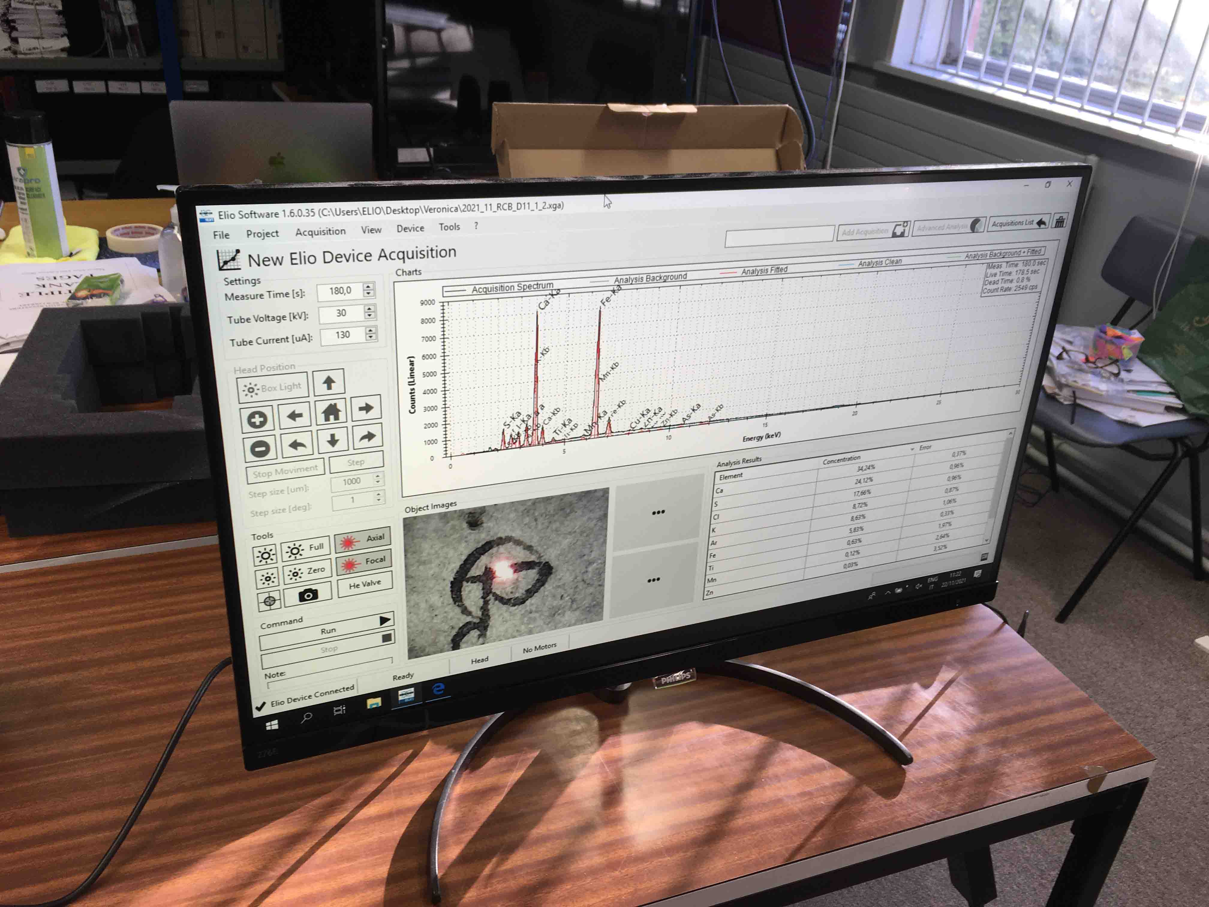 PC screen with the image of the particular spot in a selected letter that is being analysed; above it is the spectrum of elements in the ink that the XRF analysis reveals.