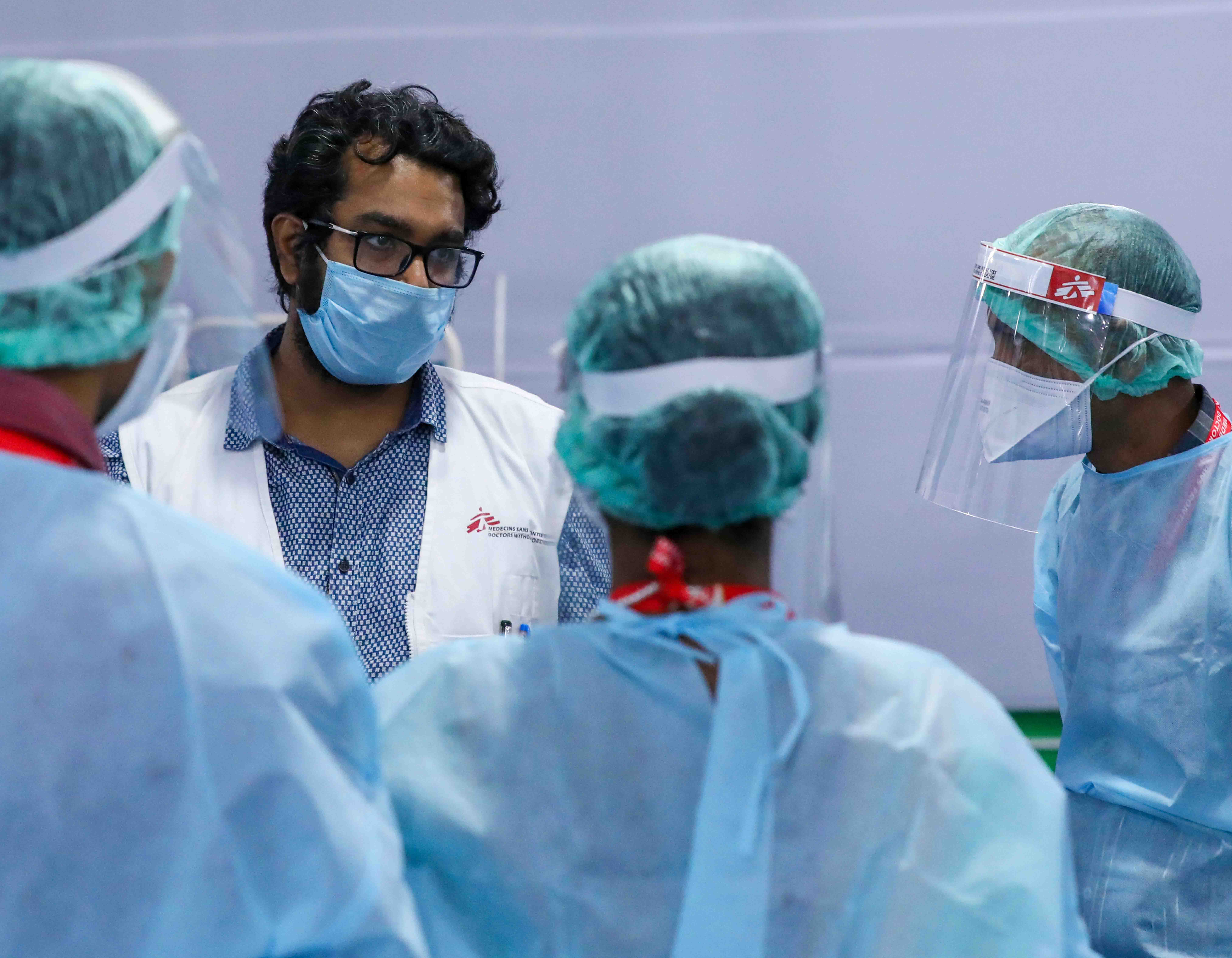 Representatives from medical teams carefully check their PPE protocols in an Indian hospital.  Photo credit: Aahana Dhar/Médecins Sans Frontières.