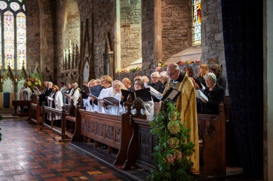 Canon Andrew Orr, Priest-in-charge of Saint Mary's Collegiate Church, and the choirs who sang at the service.