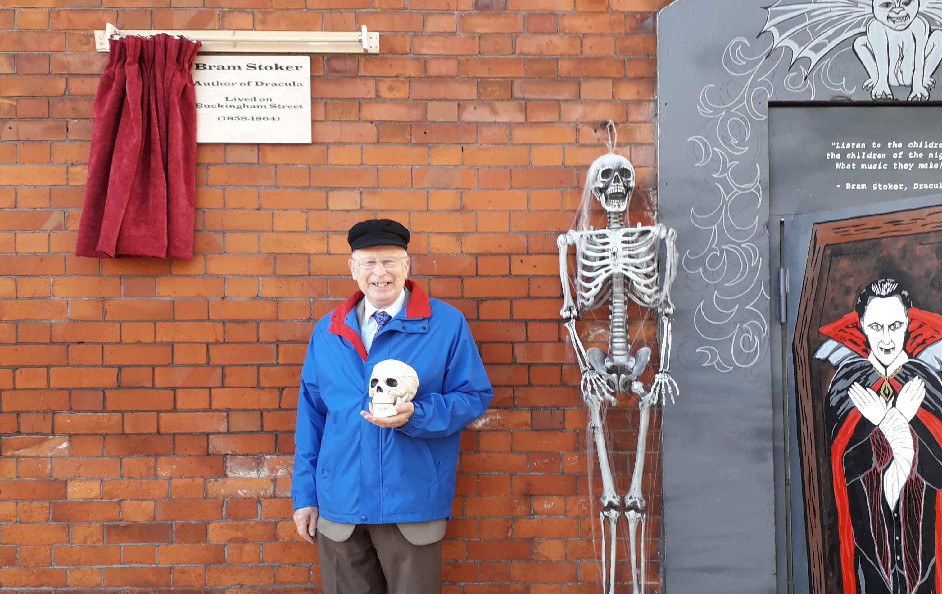 Douglas Appleyard at the unveiling of the plaque to Bram Stoker on Buckingham Street.