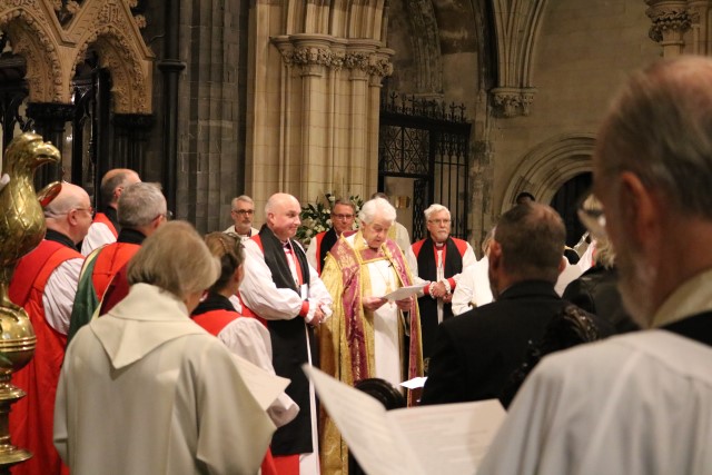 Bishop Wilkinson is presented to the congregation.