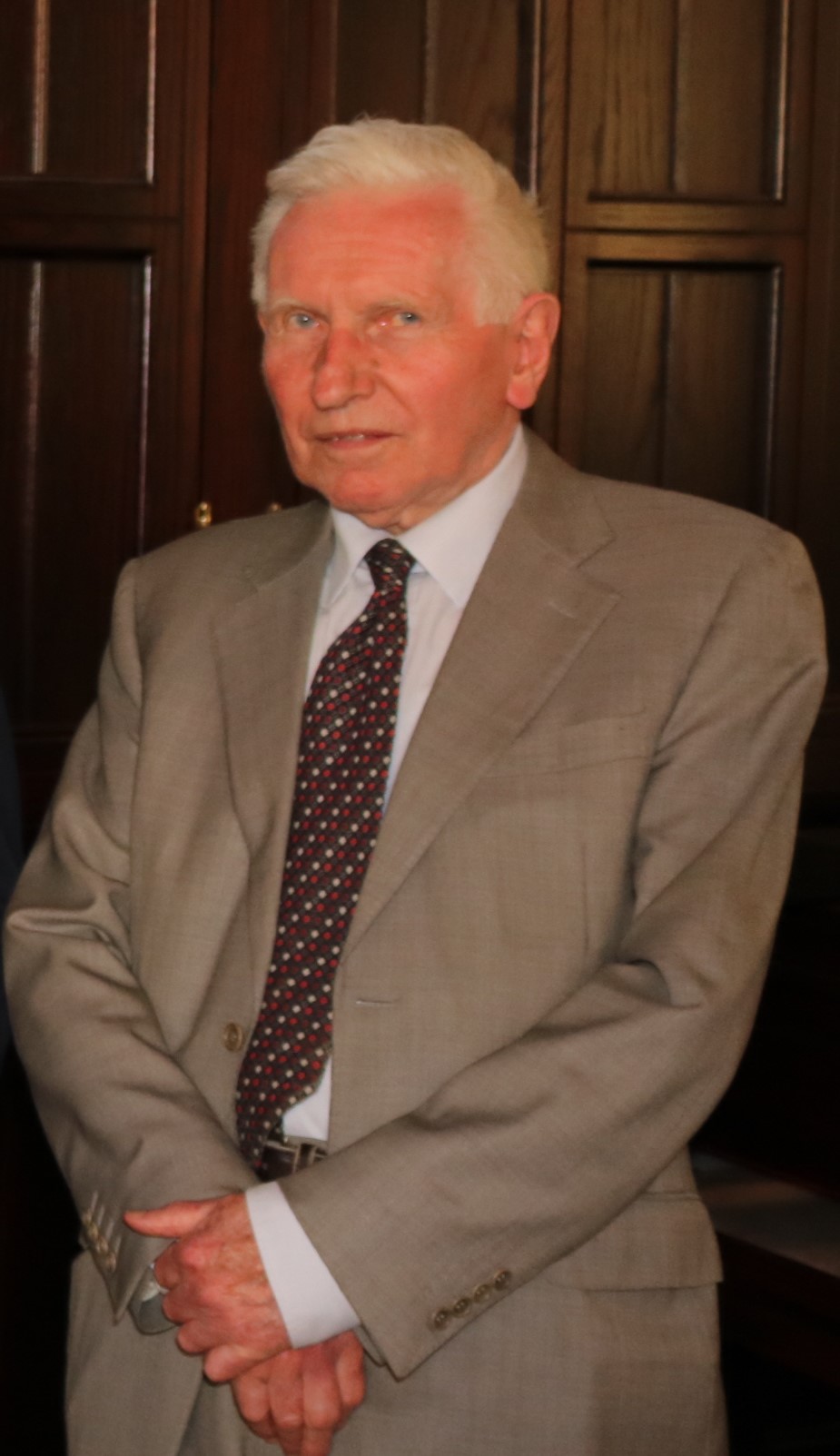 Dr Kenneth Milne.